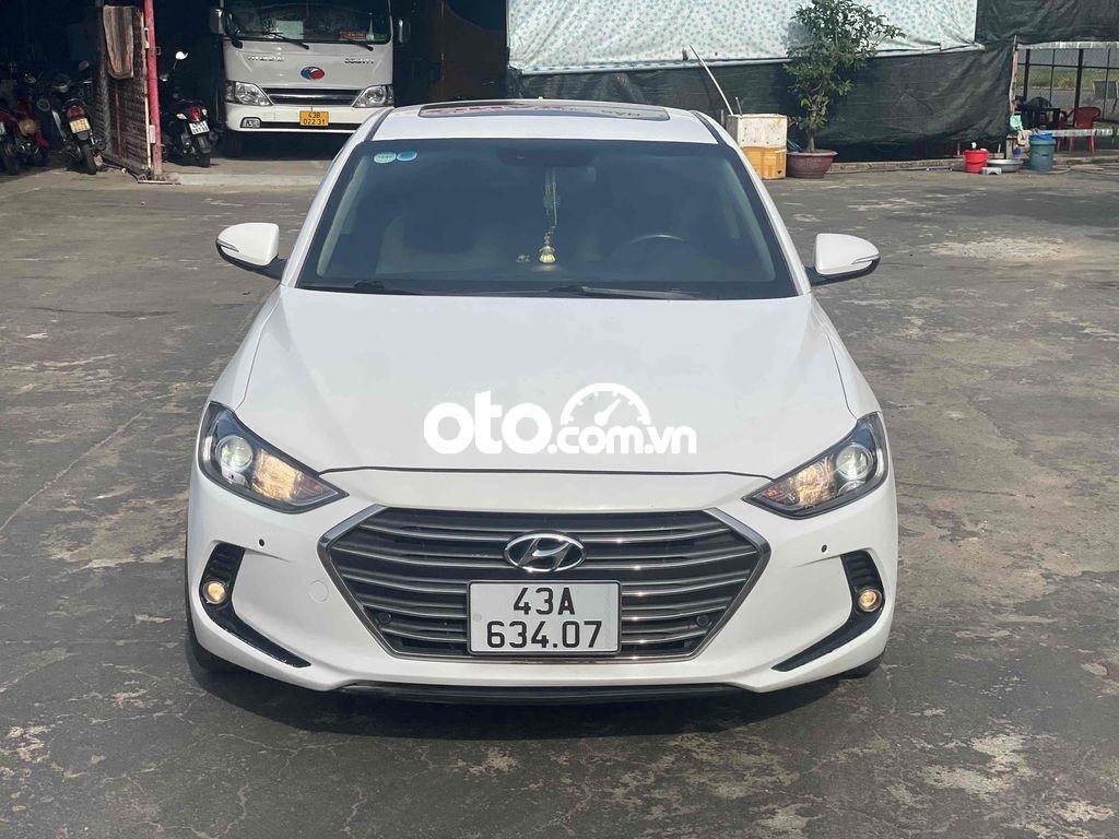 Hyundai Elantra 2018 - Bán ô tô Hyundai Elantra 2.0 sản xuất năm 2018, màu trắng