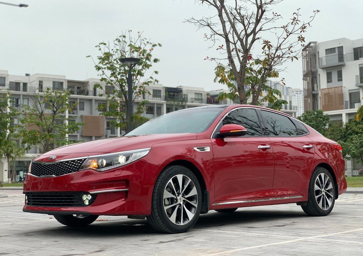 Kia Optima 2017 - Bán ô tô Kia Optima 2.0 ATH sản xuất năm 2017, màu đỏ