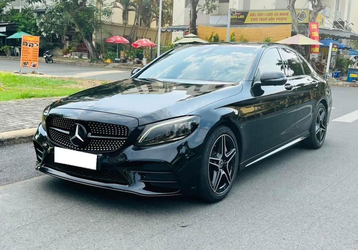 Mercedes-Benz C300 2021 - Bán xe Mercedes-Benz C300 AMG năm sản xuất 2021, màu đen