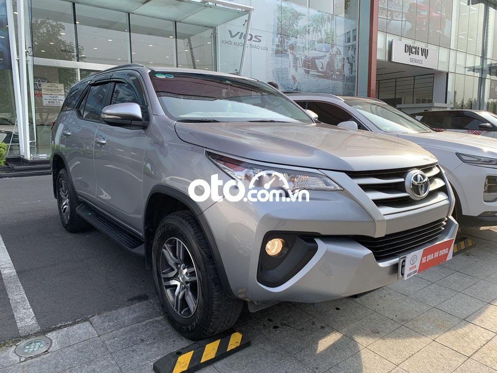 Toyota Fortuner 2019 - Bán xe Toyota Fortuner 2.4G 4x2MT năm sản xuất 2019, màu bạc số sàn