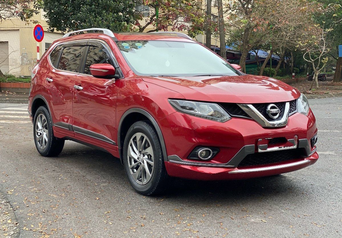 Nissan X trail 2018 - Bán Nissan X trail 2.0 Premium sản xuất năm 2018, màu đỏ, giá chỉ 725 triệu