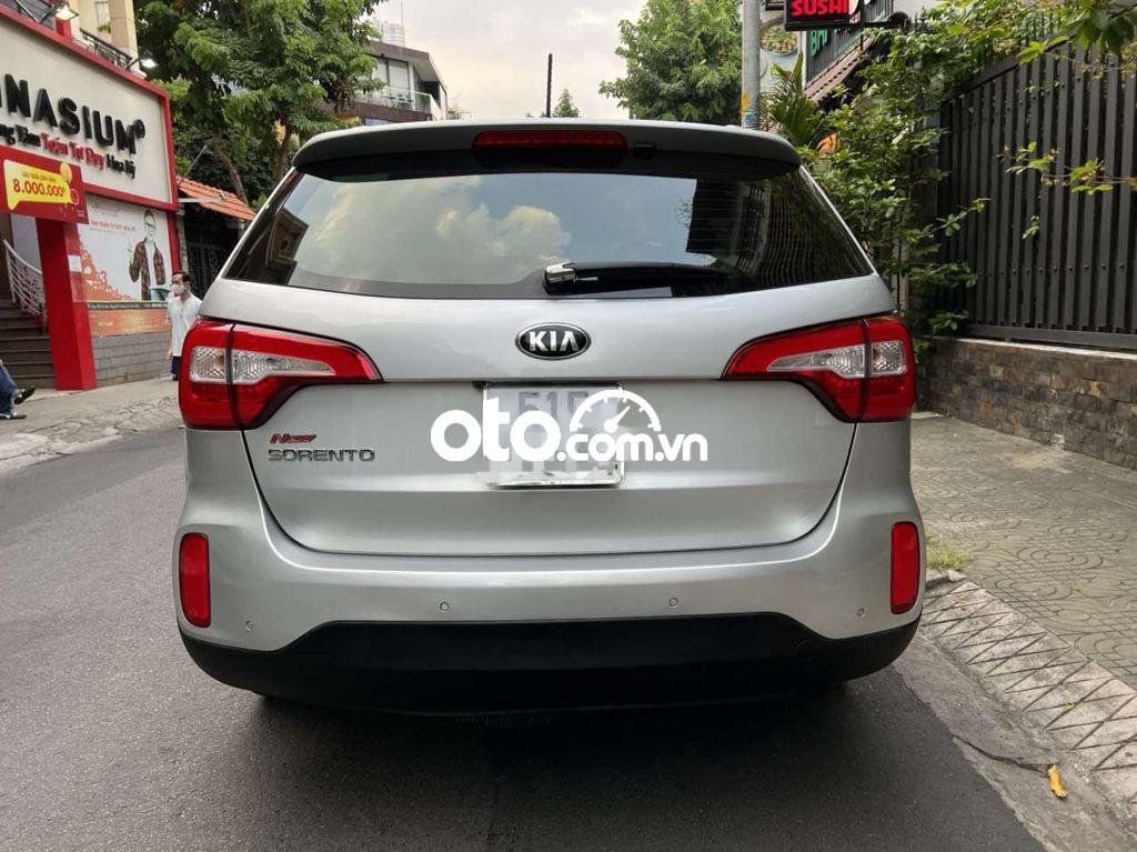 Kia Sorento 2015 - Cần bán Kia Sorento sản xuất 2015, màu bạc còn mới