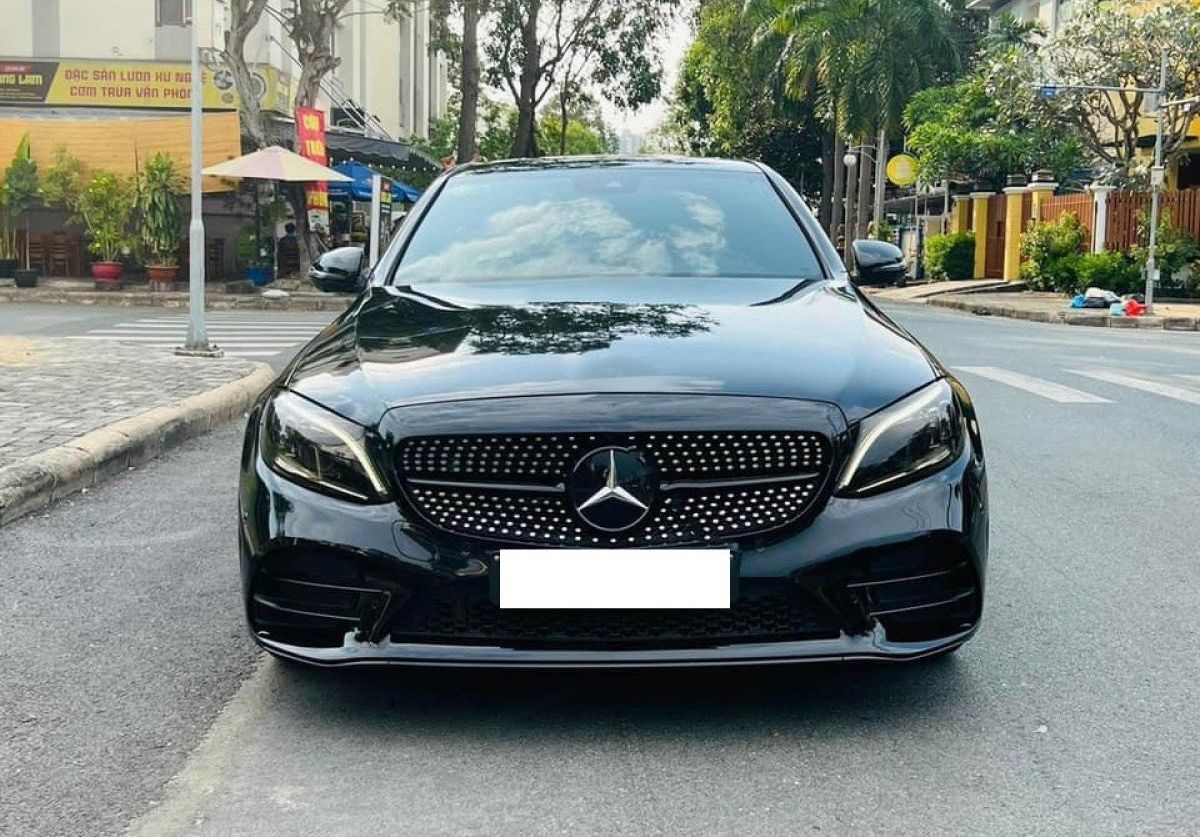 Mercedes-Benz C300 2021 - Bán xe Mercedes-Benz C300 AMG năm sản xuất 2021, màu đen