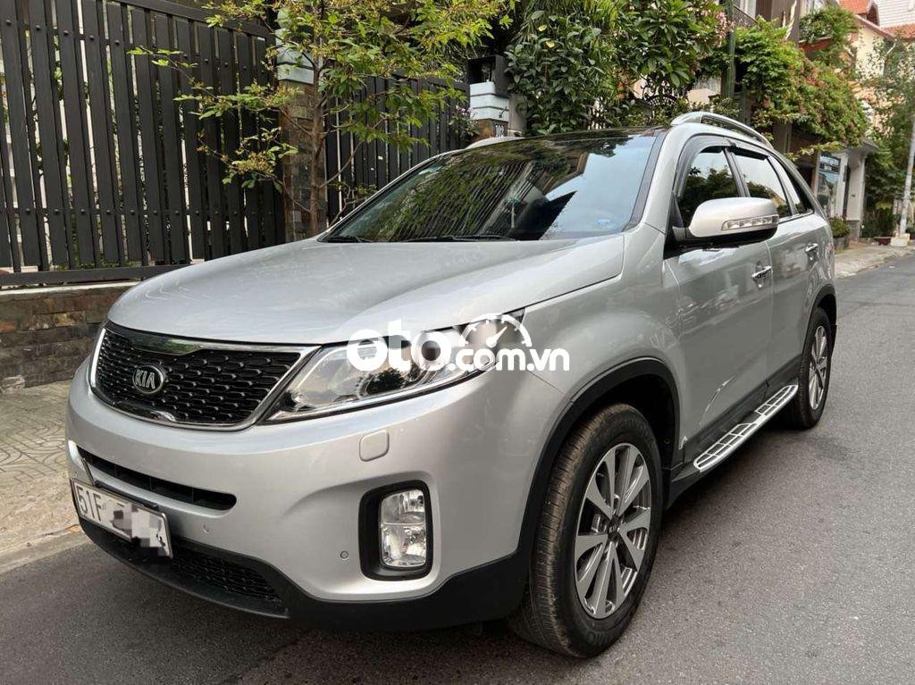 Kia Sorento 2015 - Cần bán Kia Sorento sản xuất 2015, màu bạc còn mới