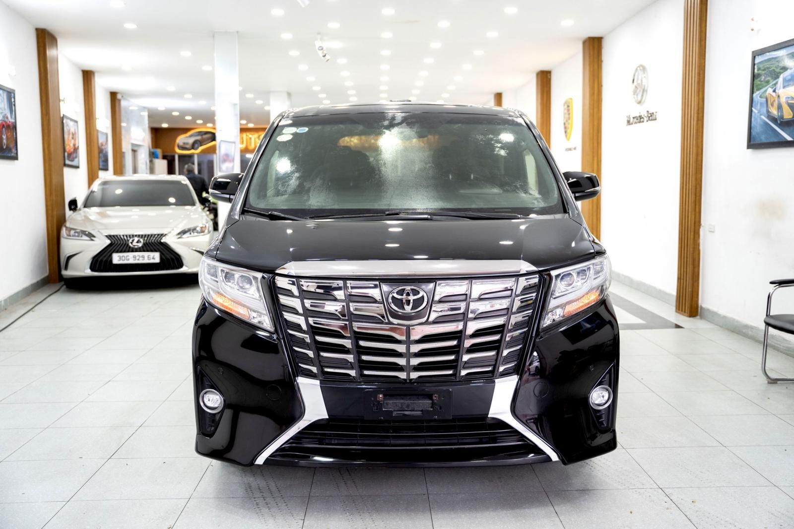 Toyota Alphard 2017 - Bán xe Toyota Alphard Luxury đời 2017 chính chủ giá tốt 3 tỷ 140tr + Hỗ trợ bank 75%