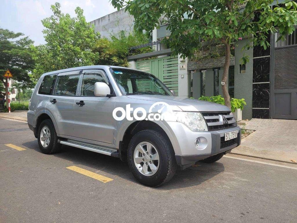 Mitsubishi Pajero 2009 - Cần bán xe Mitsubishi Pajero sản xuất 2009, màu bạc, nhập khẩu còn mới