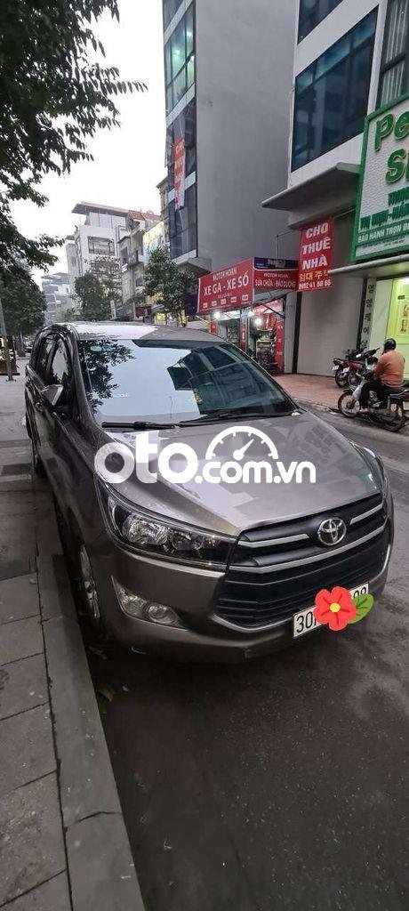 Toyota Innova 2018 - Bán xe Toyota Innova 2.0G sản xuất 2018, màu xám, xe nhập