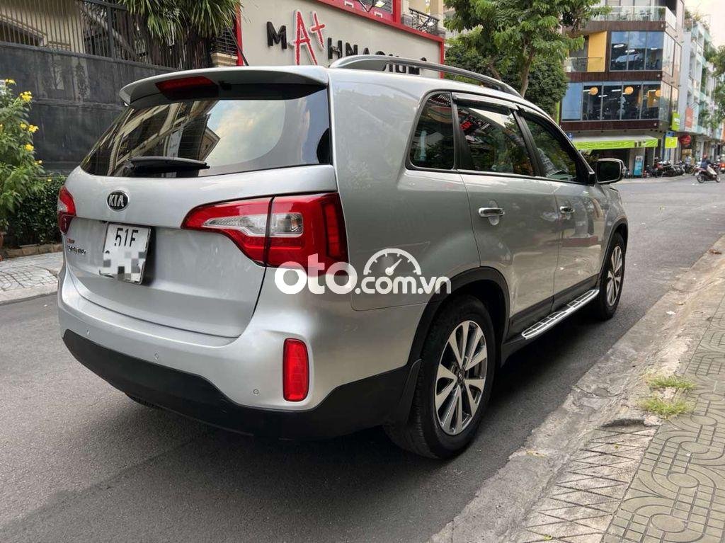 Kia Sorento 2015 - Cần bán Kia Sorento sản xuất 2015, màu bạc còn mới