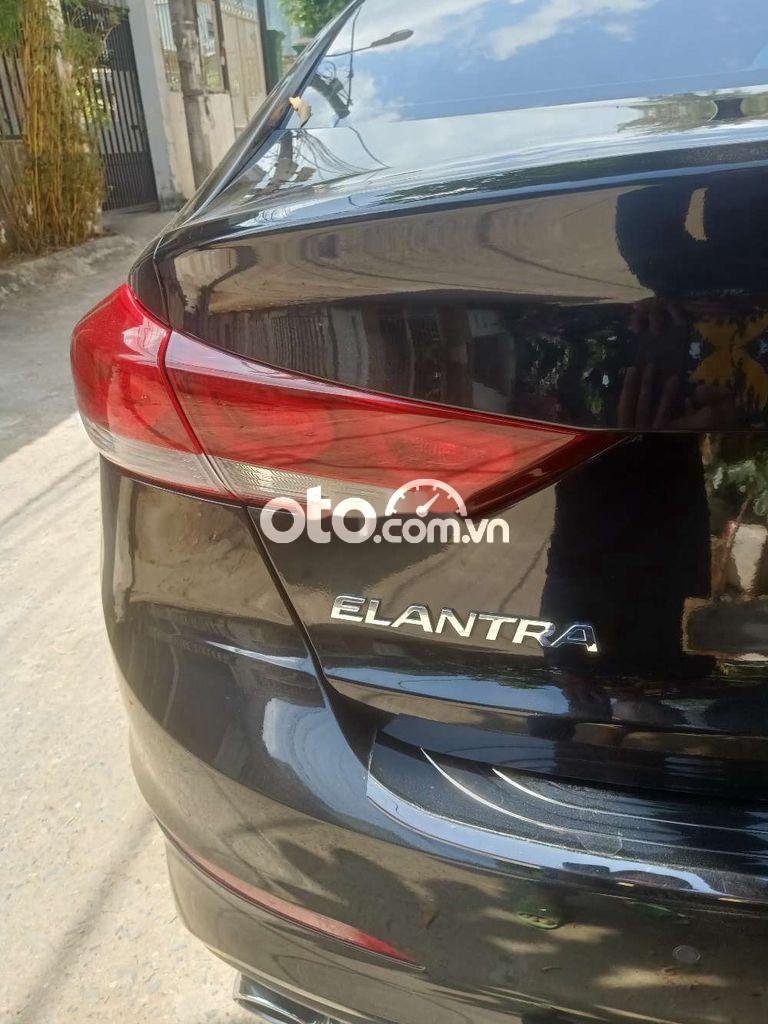 Hyundai Elantra 2018 - Cần bán xe Hyundai Elantra GLS sản xuất 2018, màu đen chính chủ