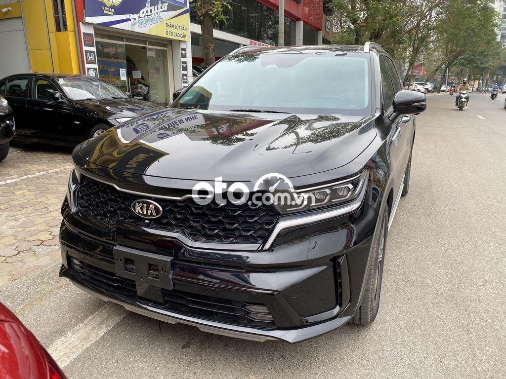 Kia Sorento 2021 - Cần bán lại xe Kia Sorento năm sản xuất 2021, màu đen còn mới