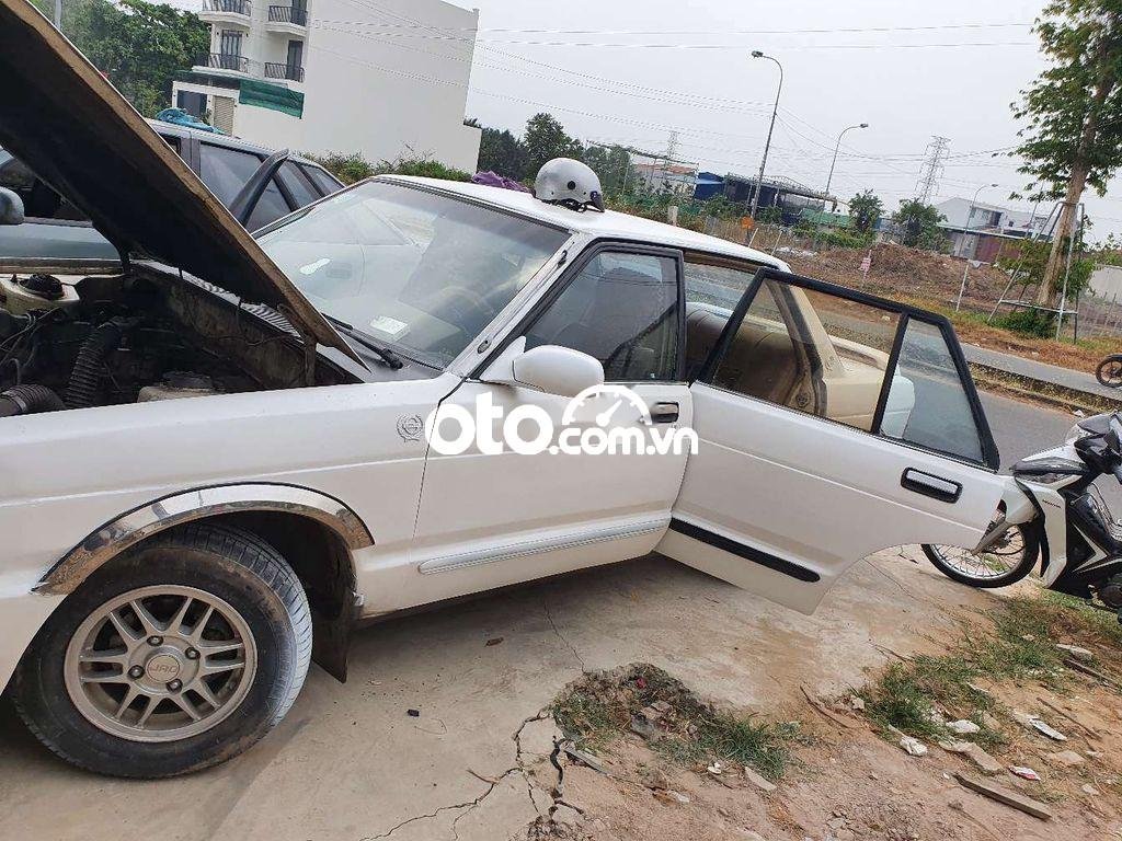 Nissan Bluebird 1981 - Bán Nissan Bluebird sản xuất năm 1981, màu trắng, xe nhập, giá tốt