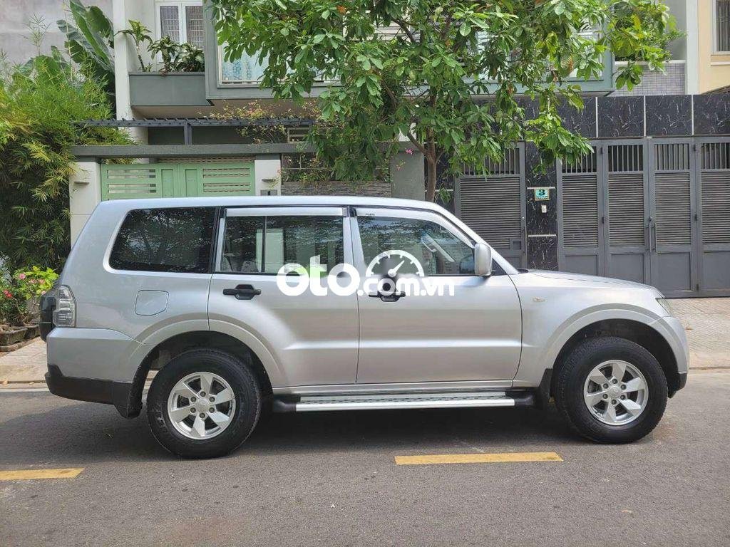 Mitsubishi Pajero 2009 - Cần bán xe Mitsubishi Pajero sản xuất 2009, màu bạc, nhập khẩu còn mới