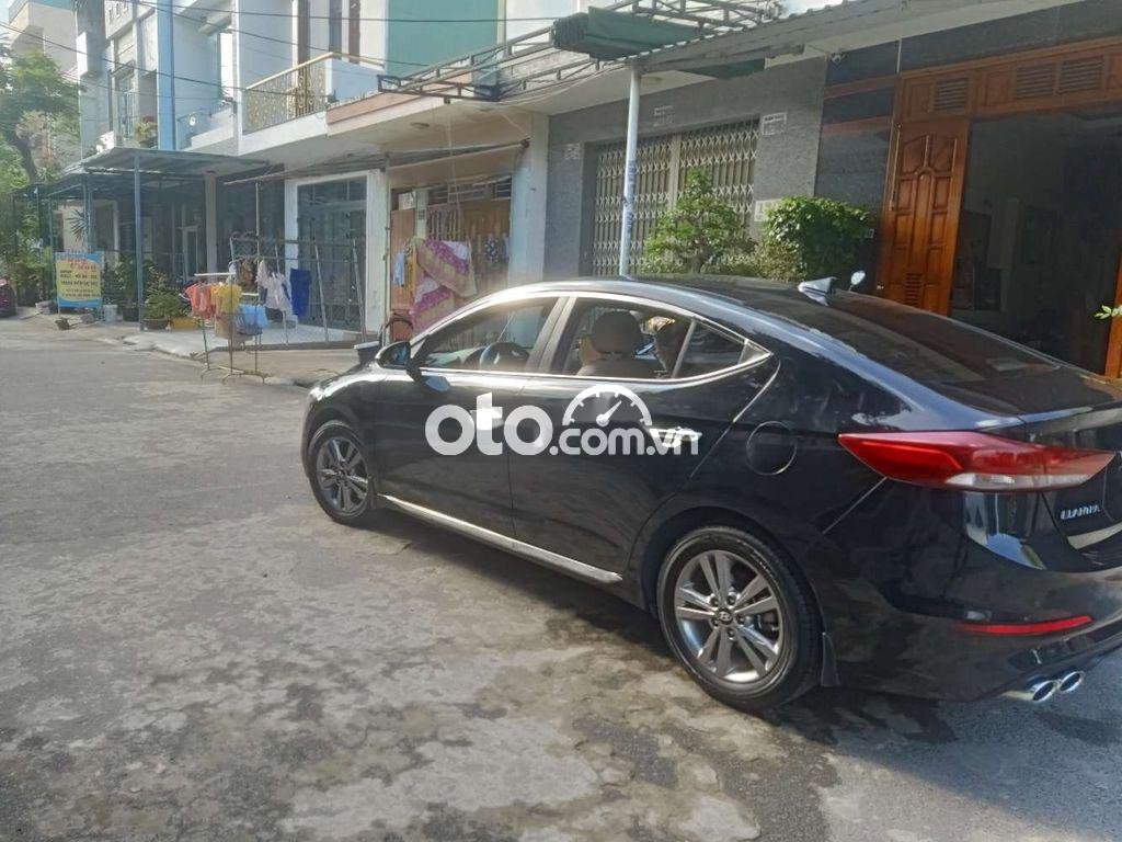 Hyundai Elantra 2018 - Cần bán xe Hyundai Elantra GLS sản xuất 2018, màu đen chính chủ