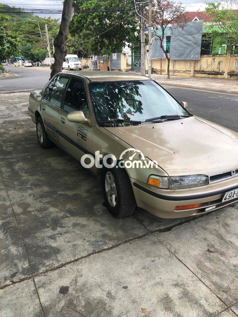 Honda Accord 1995 - Cần bán gấp Honda Accord năm sản xuất 1995, màu vàng, giá 75tr