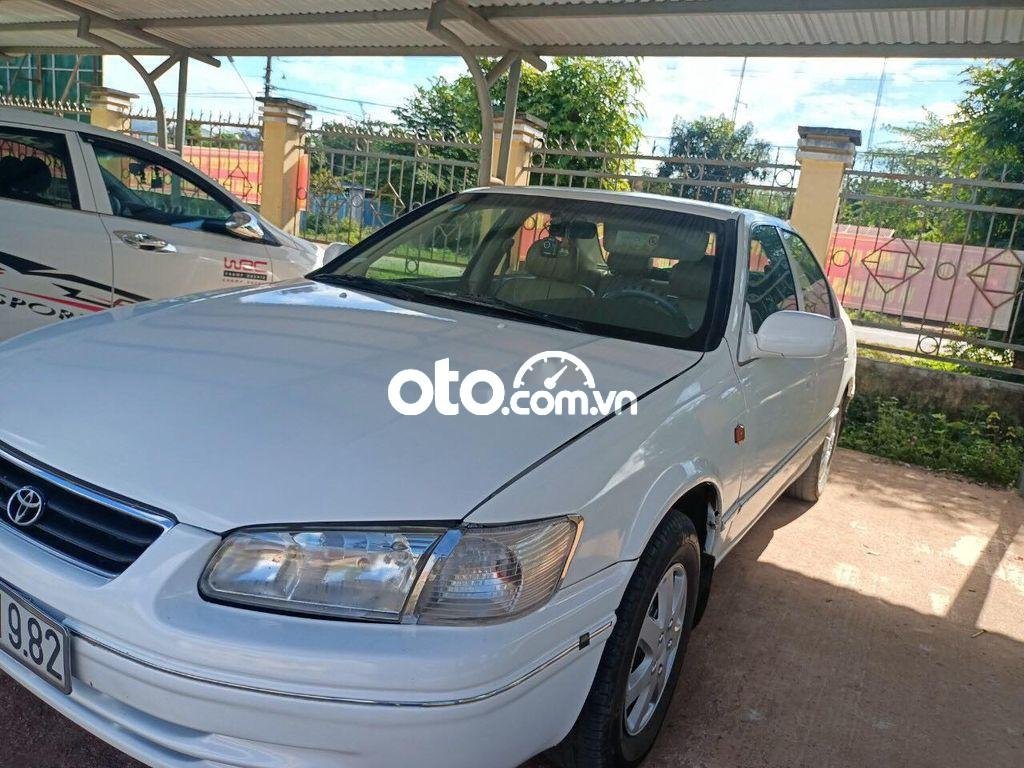 Toyota Camry 2002 - Xe Toyota Camry năm 2002, màu trắng giá cạnh tranh