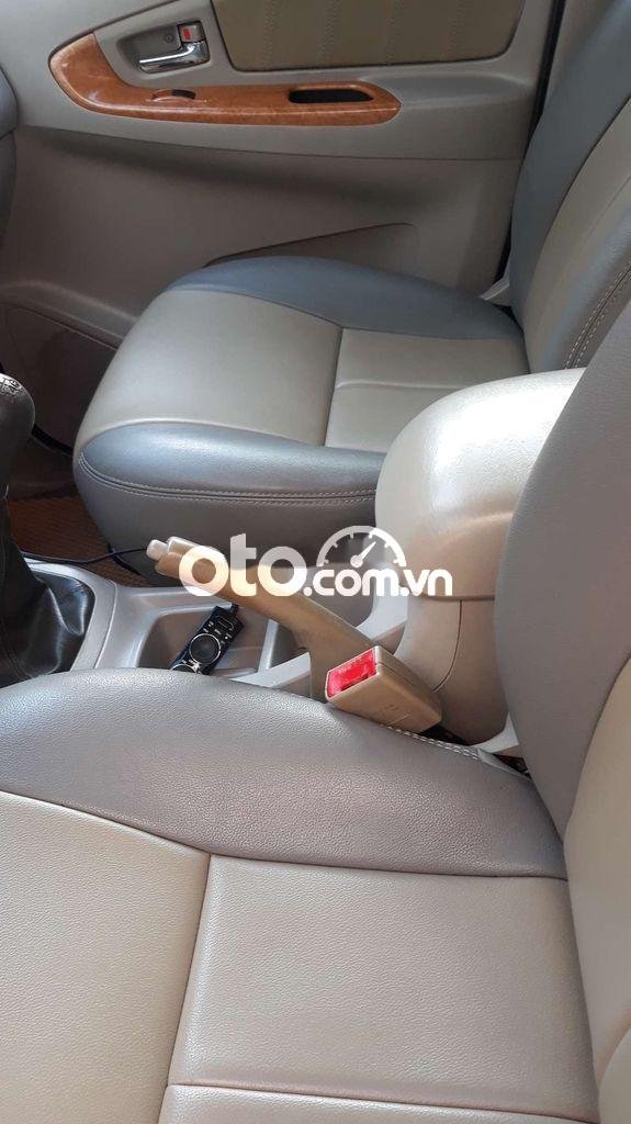 Toyota Innova 2011 - Bán Toyota Innova G sản xuất 2011, màu bạc