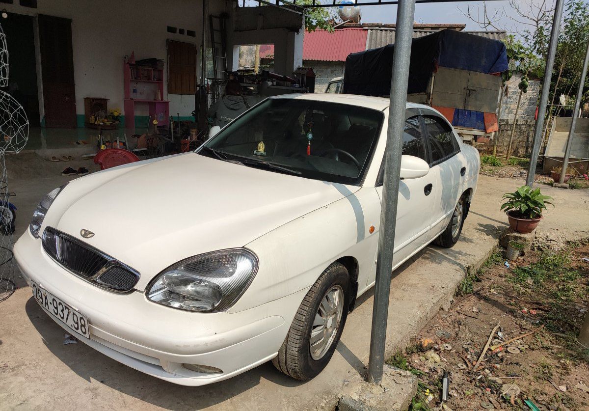 Daewoo Nubira 2001 - Bán xe Daewoo Nubira MT năm sản xuất 2001, màu trắng, 45 triệu