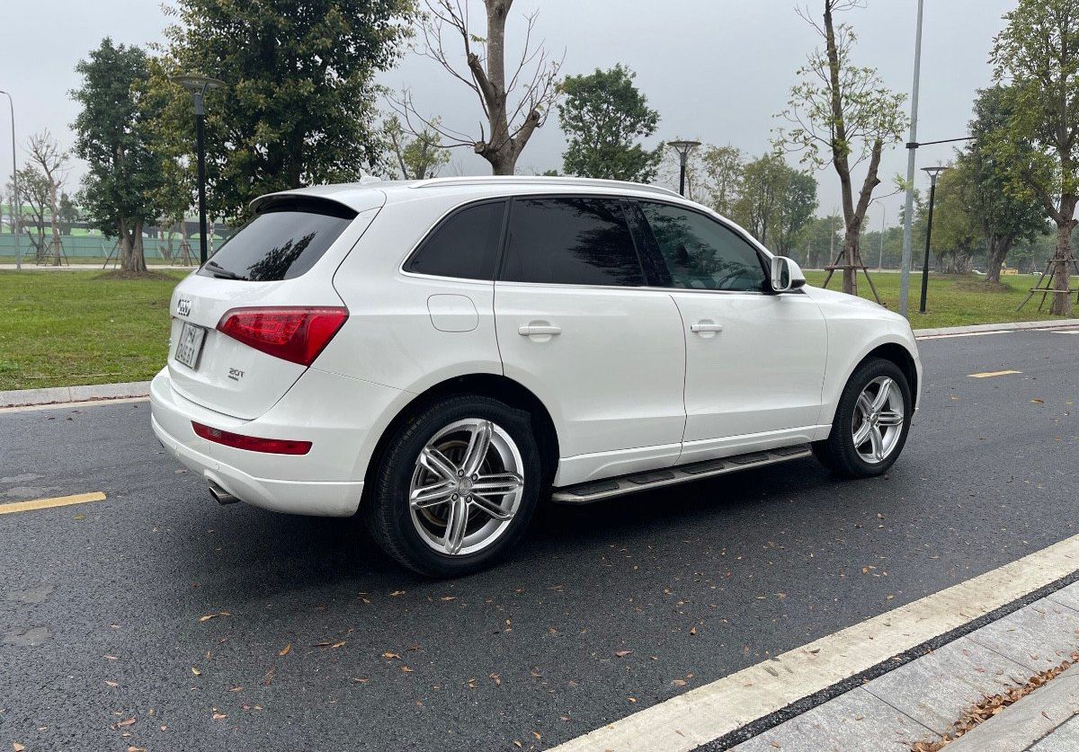 Audi Q5 2010 - Bán Audi Q5 sản xuất 2010, màu trắng, xe nhập