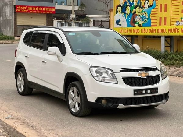 Chevrolet Orlando 2017 - Cần bán xe Chevrolet Orlando LT năm 2017, màu trắng số sàn