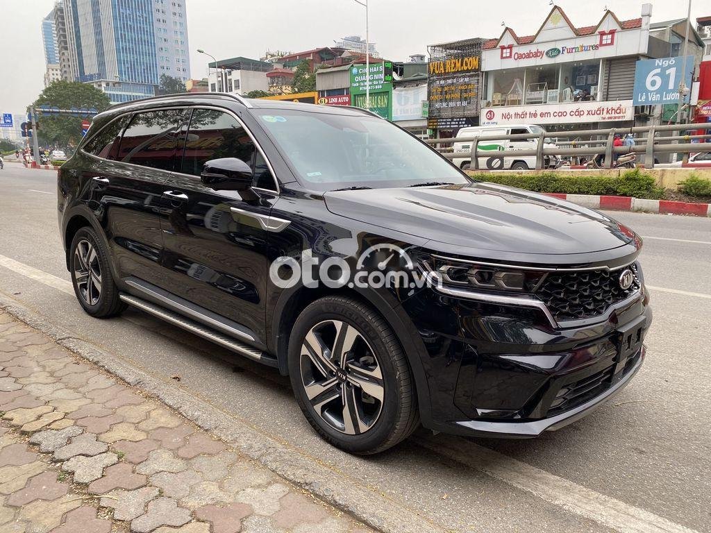 Kia Sorento 2021 - Cần bán lại xe Kia Sorento năm sản xuất 2021, màu đen còn mới