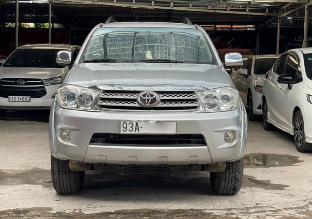 Toyota Fortuner 2010 - Bán Toyota Fortuner 2.7V 4x4 AT năm sản xuất 2010, màu bạc, giá chỉ 426 triệu