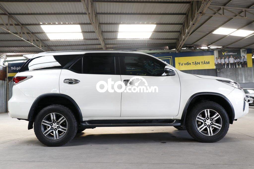 Toyota Fortuner 2018 - Cần bán xe Toyota Fortuner 2.7V 4x2 AT sản xuất 2018, màu trắng, nhập khẩu