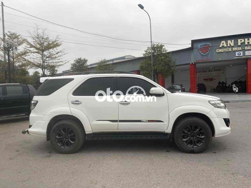 Toyota Fortuner 2014 - Cần bán lại xe Toyota Fortuner sản xuất 2014, màu trắng còn mới, 560tr