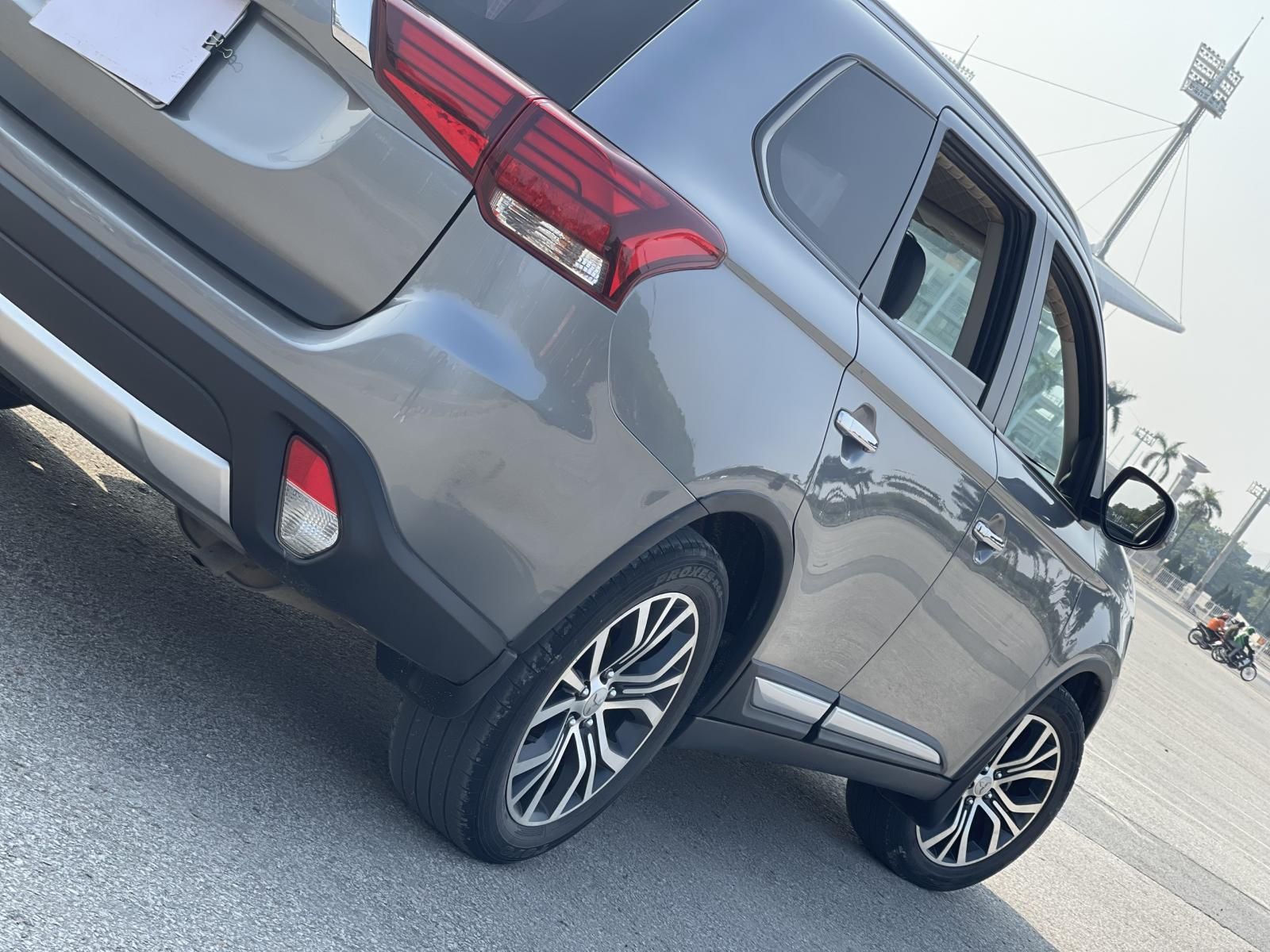 Mitsubishi Outlander 2019 - Bán Mitsubishi Outlander 2.0 CVT sản xuất 2019, màu xám