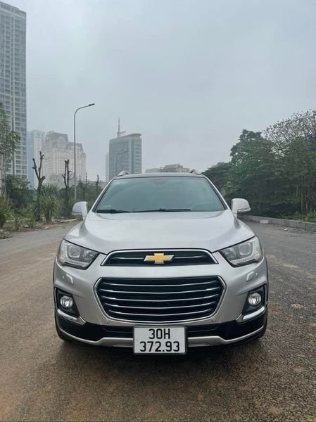 Chevrolet Captiva 2016 - Cần bán lại xe Chevrolet Captiva LTZ Revv AT sản xuất 2016, màu bạc, xe tên tư nhân biển Hà Nội