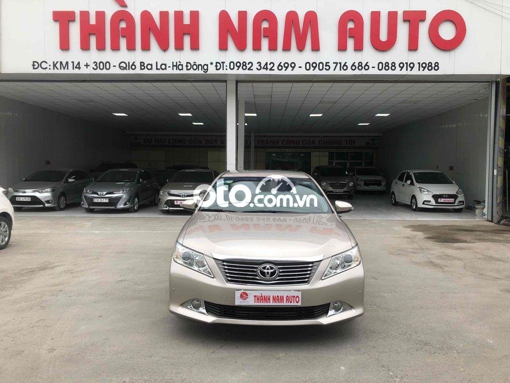 Toyota Camry 2014 - Bán ô tô Toyota Camry năm sản xuất 2014, màu bạc, 689tr