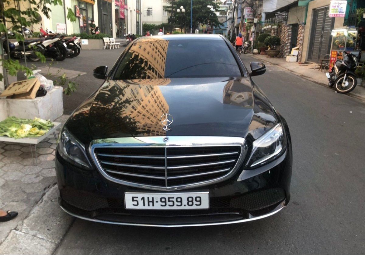 Mercedes-Benz C200 2021 - Cần bán Mercedes C200 Exclusive năm 2021, màu đen