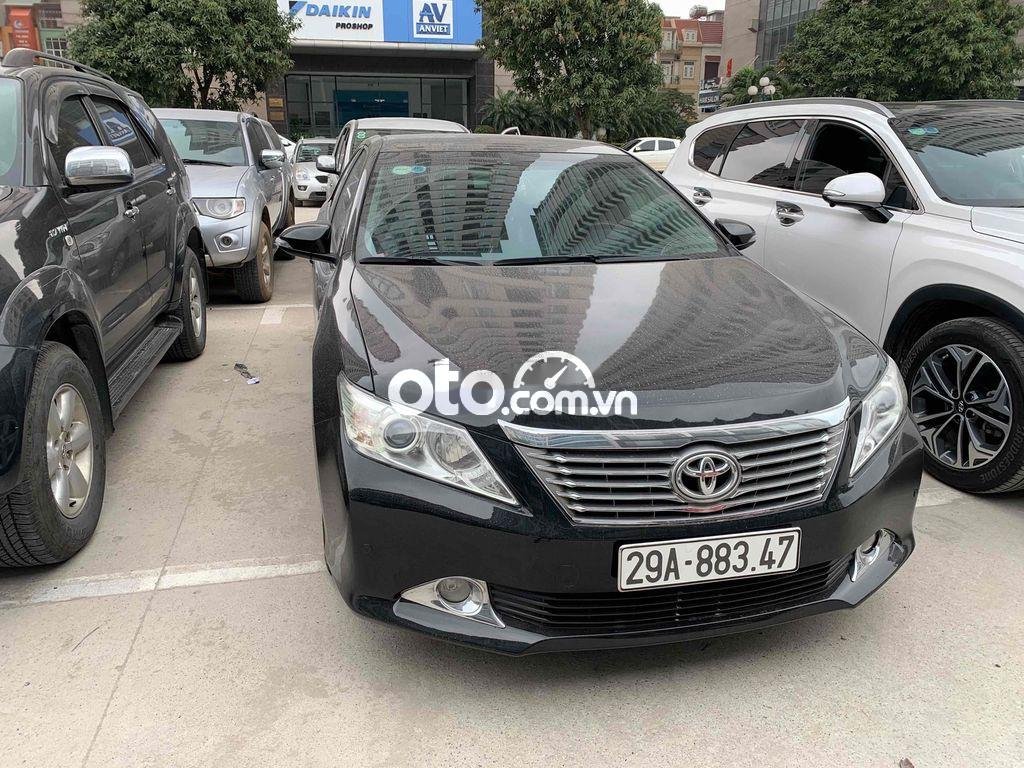 Toyota Camry 2013 - Bán Toyota Camry 2.5Q sản xuất năm 2013, màu đen, giá 650tr