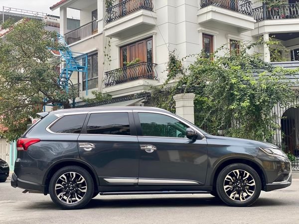 Mitsubishi Outlander 2020 - Xe Mitsubishi Outlander 2.0 Premium năm sản xuất 2020, màu đen