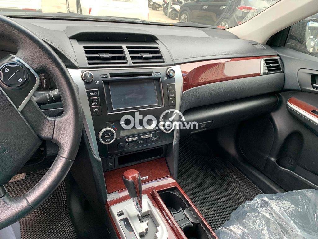 Toyota Camry 2013 - Bán Toyota Camry 2.5Q sản xuất năm 2013, màu đen, giá 650tr