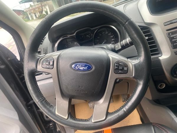 Ford Ranger 2013 - Bán Ford Ranger  XLT 4x4 MTnăm sản xuất 2013, màu đen giá cạnh tranh