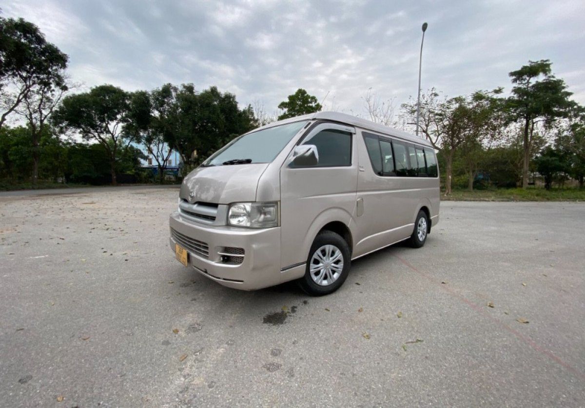 Toyota Hiace 2005 - Bán xe Toyota Hiace 2.5 sản xuất năm 2005, màu bạc chính chủ