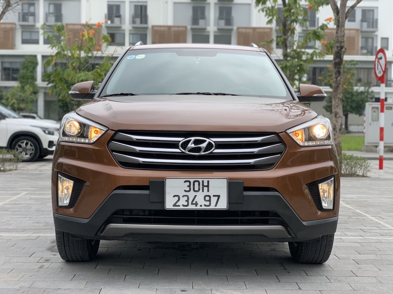 Hyundai Creta 2017 - Cần bán gấp Hyundai Creta sản xuất 2017 nhập khẩu giá chỉ 619tr