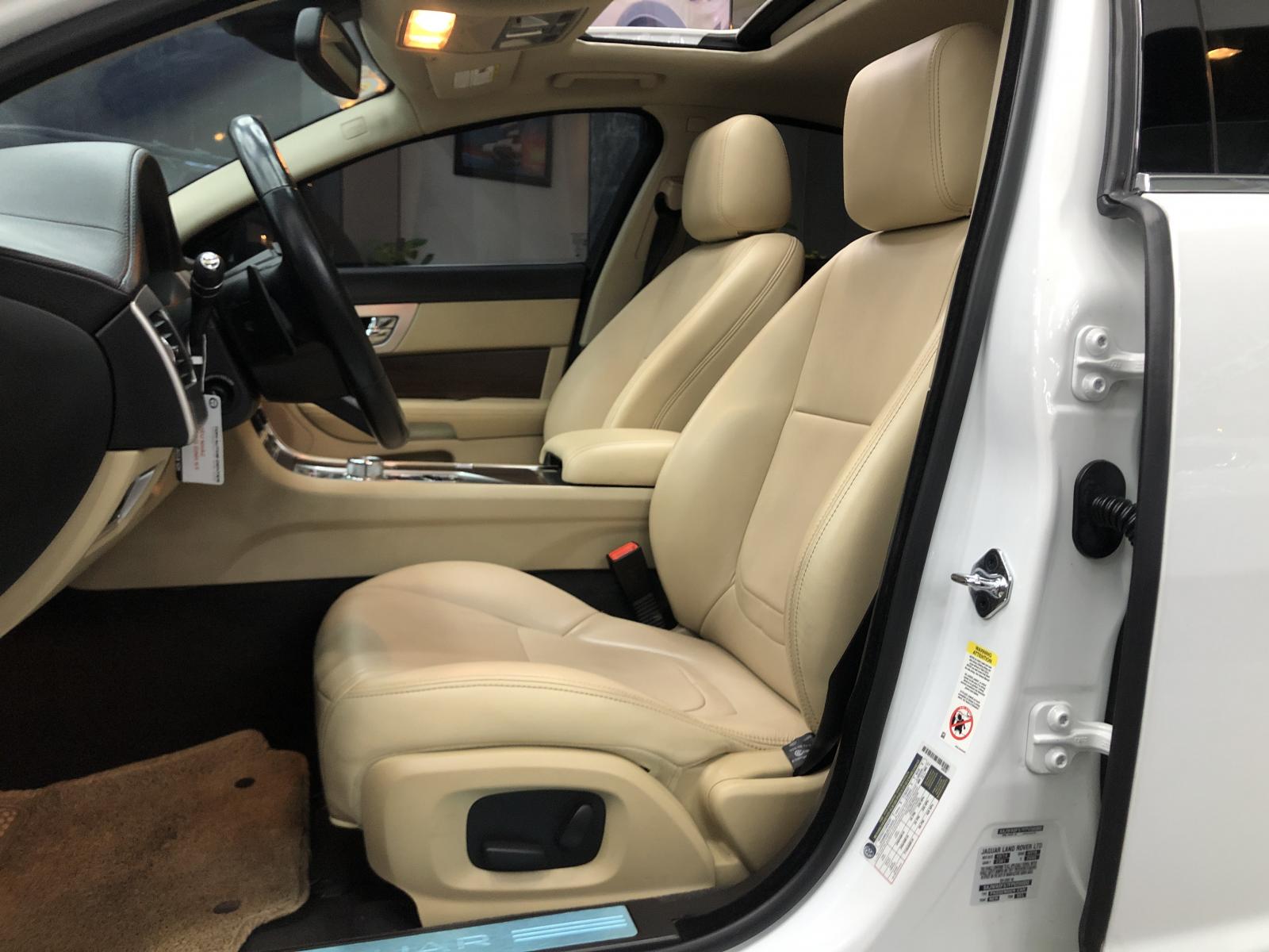Jaguar XF 2015 - Jaguar cũ xf 2.0 premium hàng độc trên thị trường, cần số xoay