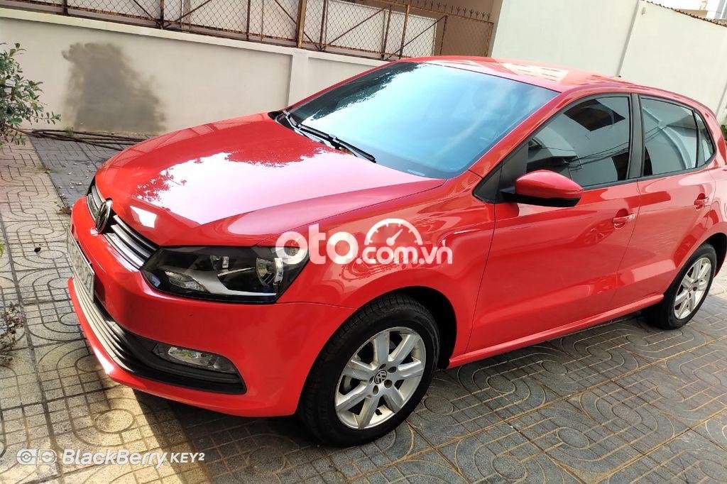 Volkswagen Polo 2016 - Cần bán gấp Volkswagen Polo 1.6AT năm 2016, màu đỏ, nhập khẩu