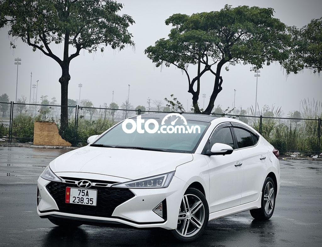 Hyundai Elantra 2021 - Bán ô tô Hyundai Elantra sản xuất 2021, màu trắng, giá tốt