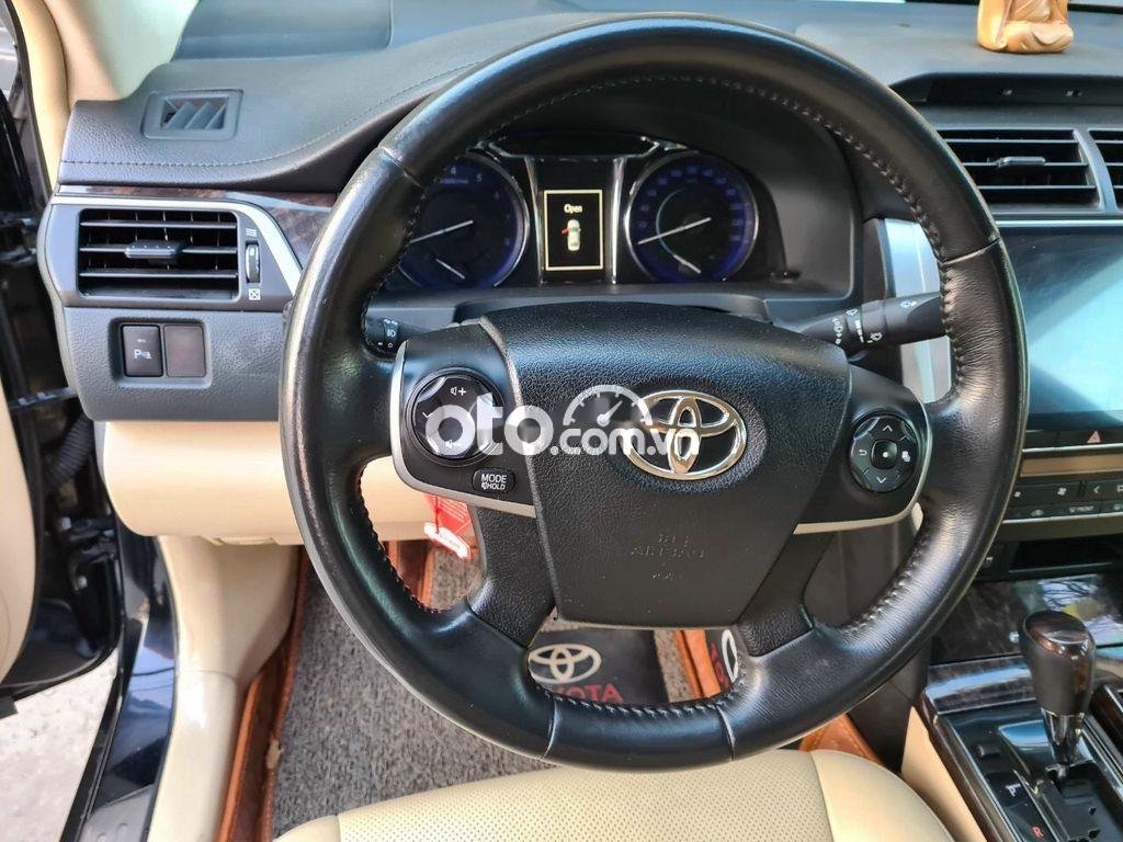 Toyota Camry 2015 - Bán Toyota Camry 2.0E năm 2015, màu đen