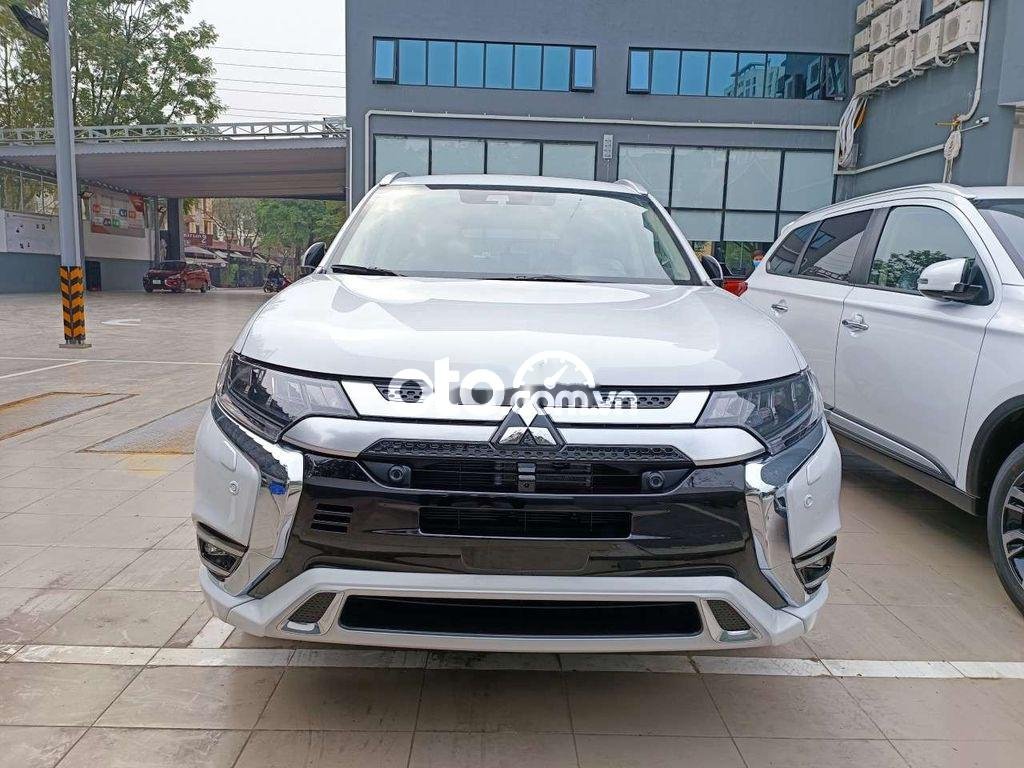 Mitsubishi Outlander 2022 - Cần bán xe Mitsubishi Outlander 2.4CVT năm sản xuất 2022, màu trắng