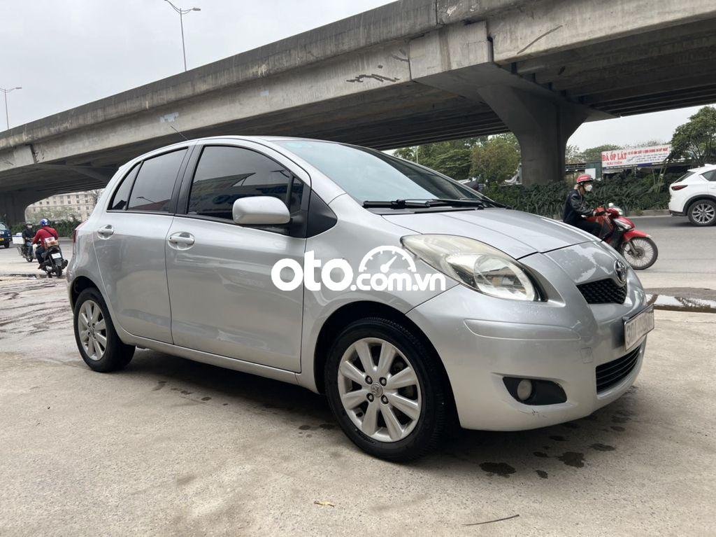 Toyota Yaris 2009 - Bán xe Toyota Yaris năm sản xuất 2009, màu bạc, nhập khẩu