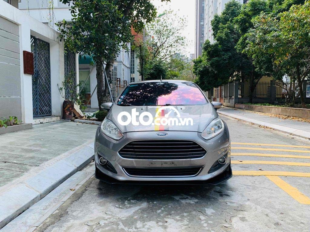 Ford Fiesta 2015 - Bán Ford Fiesta 1.5AT Titanium năm sản xuất 2015, màu bạc