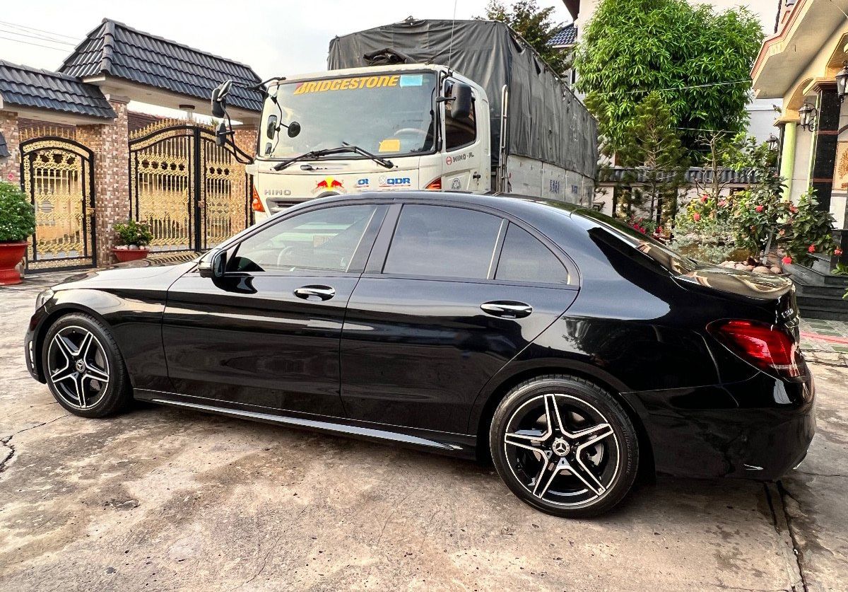 Mercedes-Benz C300 2019 - Xe Mercedes C300 năm 2019, màu đen