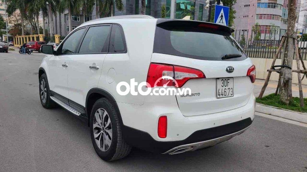 Kia Sorento 2018 - Bán Kia Sorento 2.4AT sản xuất 2018, màu trắng, giá 755tr