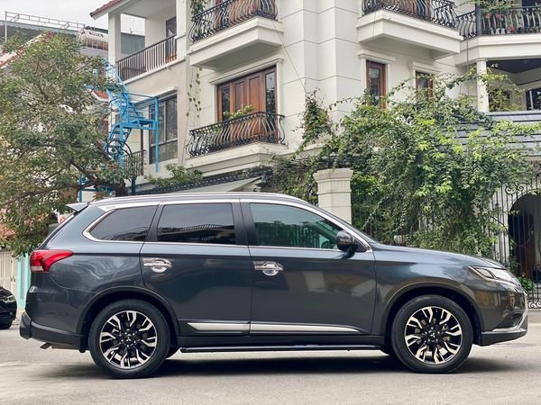 Mitsubishi Outlander 2020 - Cần bán Mitsubishi Outlander 2.0 CVT Premium sản xuất 2020, giá tốt