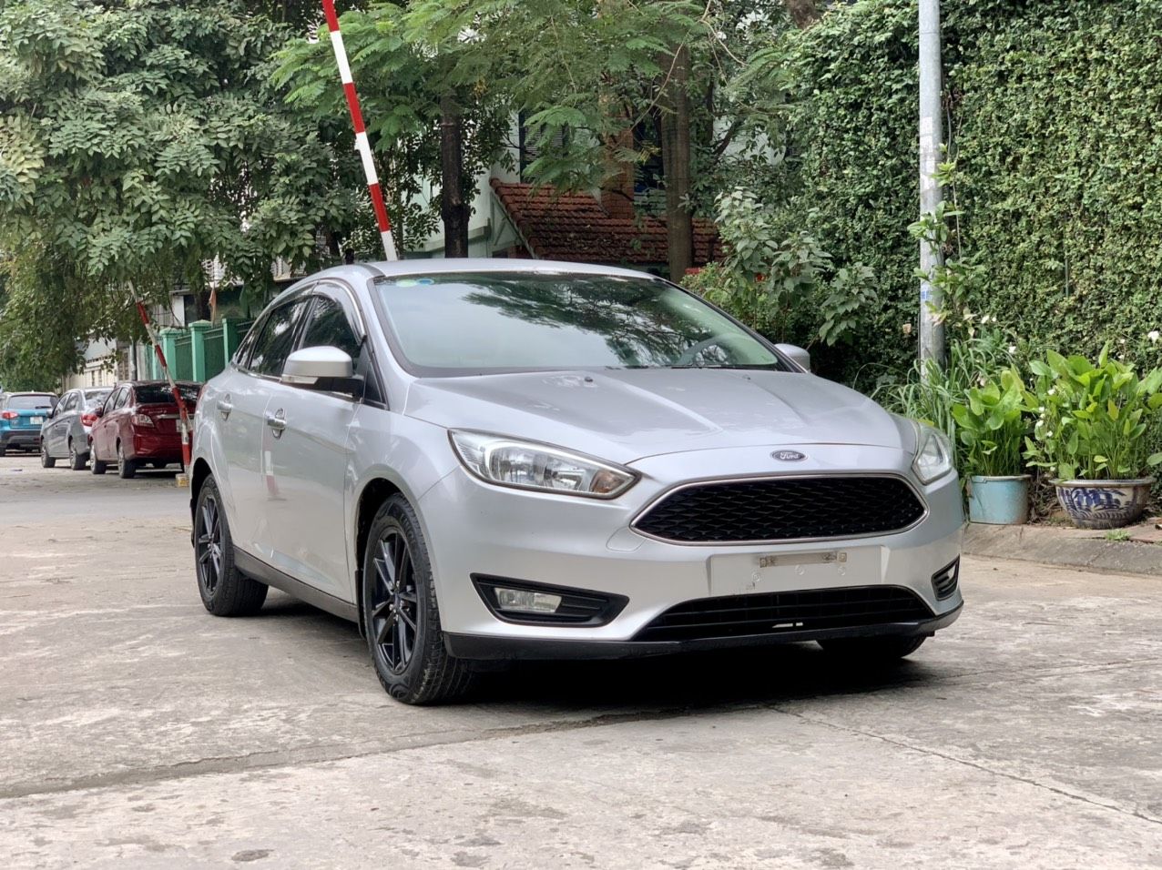 Ford Focus 2015 - Màu bạc, giá 410tr