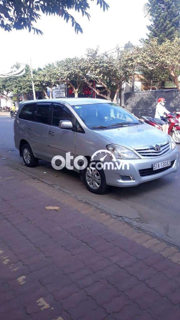 Toyota Innova 2011 - Bán Toyota Innova năm 2011, màu bạc