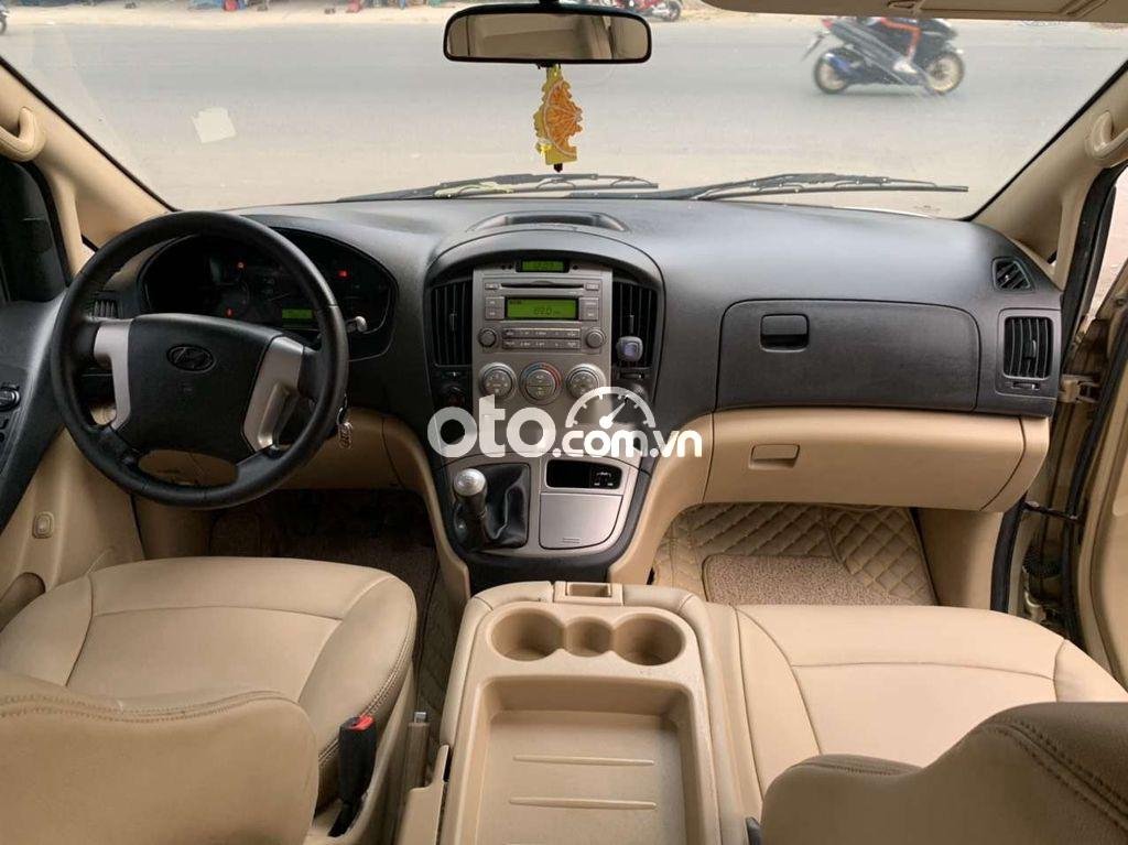 Hyundai Starex 2010 - Bán xe Hyundai Starex năm 2010, màu vàng, nhập khẩu nguyên chiếc, 440 triệu